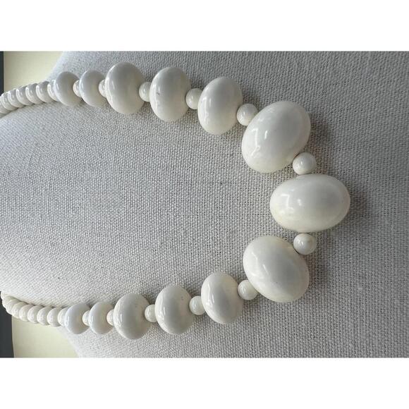 Chunky White Beaded Necklace - Picture 3 of 7